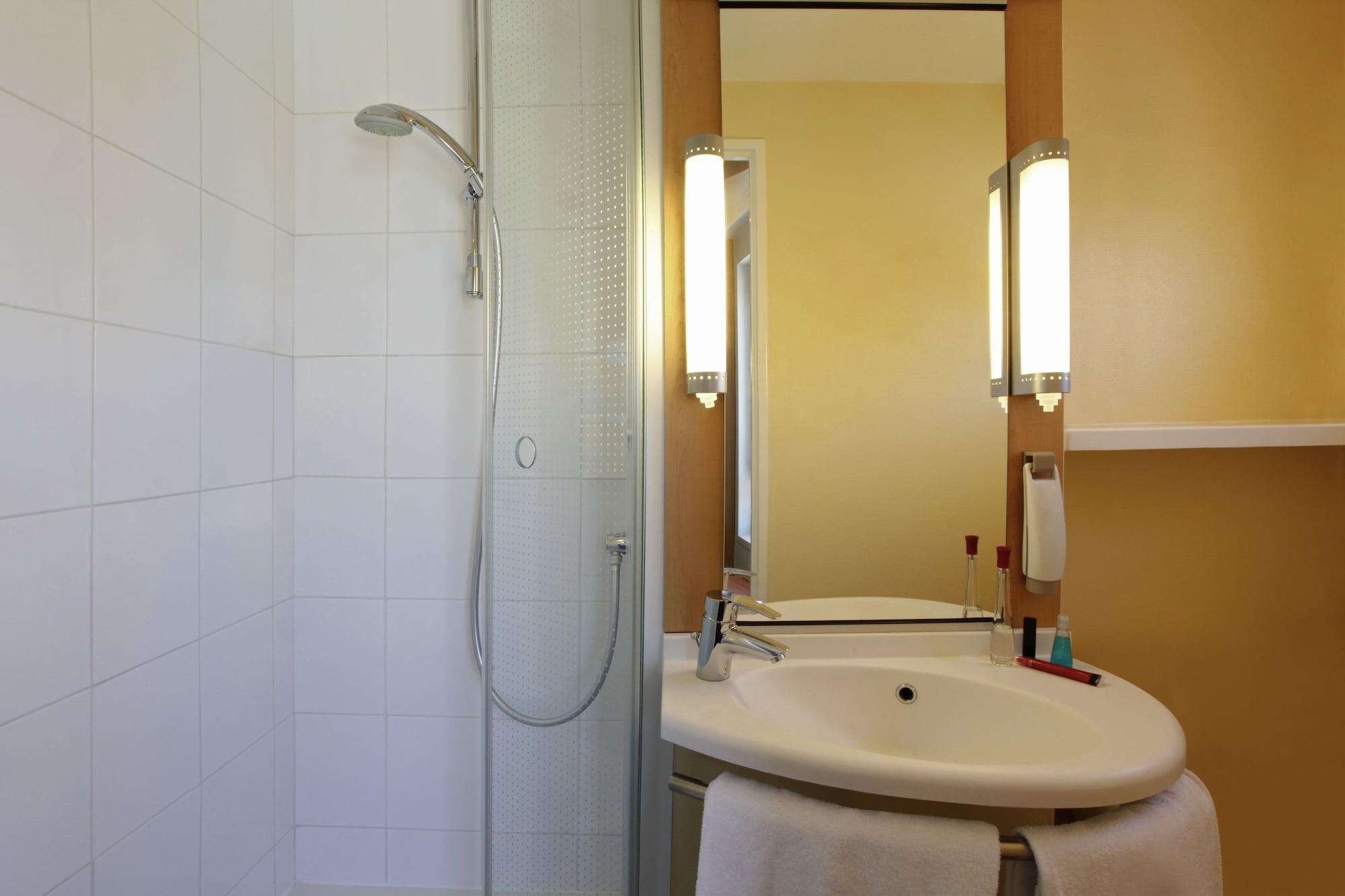 Hotel Ibis Centre Gare Sud 3*