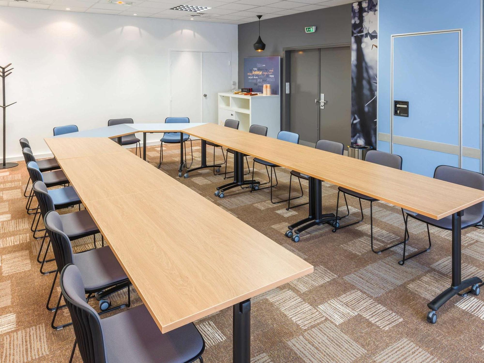 Ibis Centre Gare Sud Hotel 3*