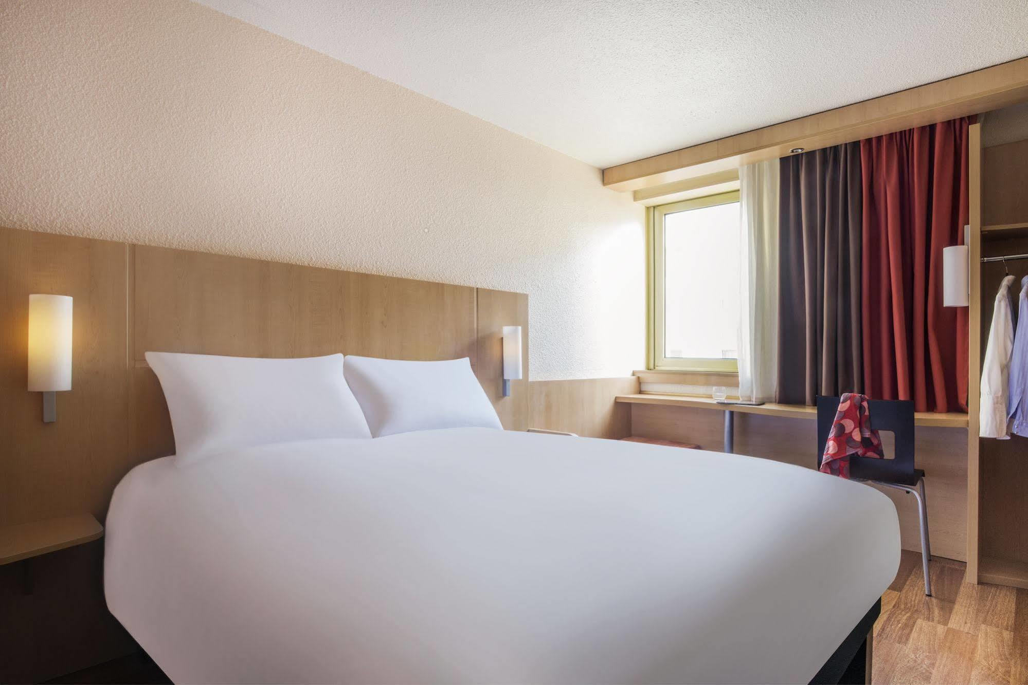 Hotel Ibis Centre Gare Sud 3*